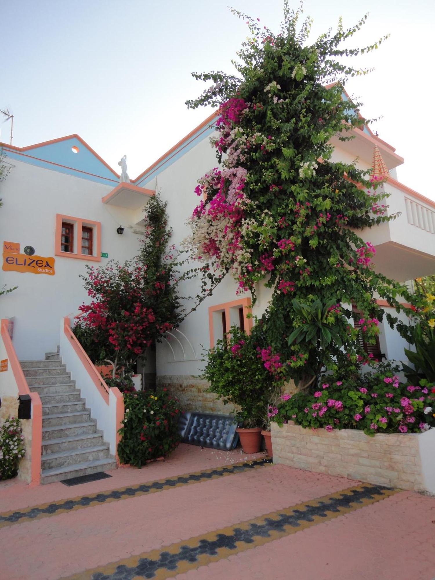 Villa Elizea Stalós Екстериор снимка